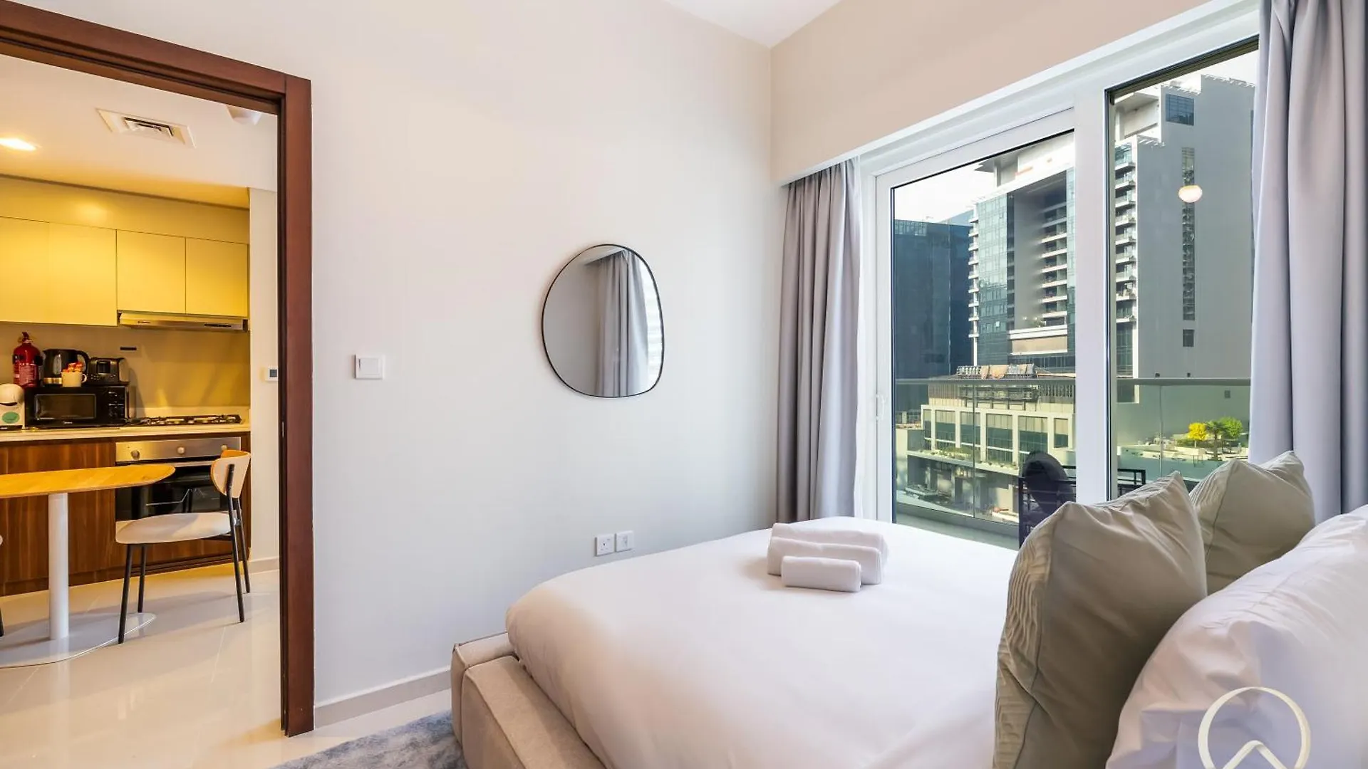 Oraya - Canal-Side Comfort Close Burj Khalifa & Dubai Mall United Arab Emirates