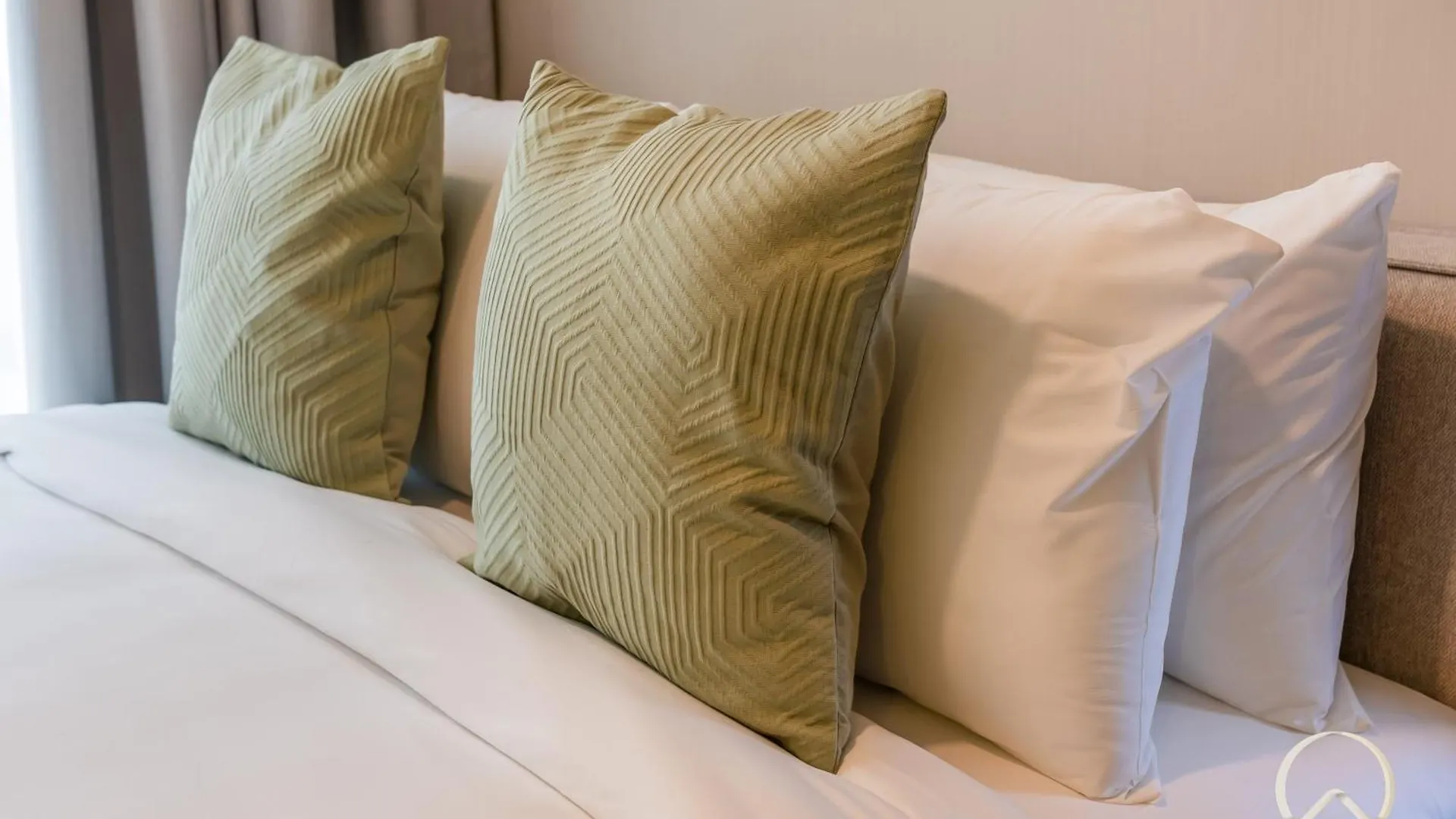 Apartment Oraya - Canal-Side Comfort Close Burj Khalifa & Dubai Mall United Arab Emirates