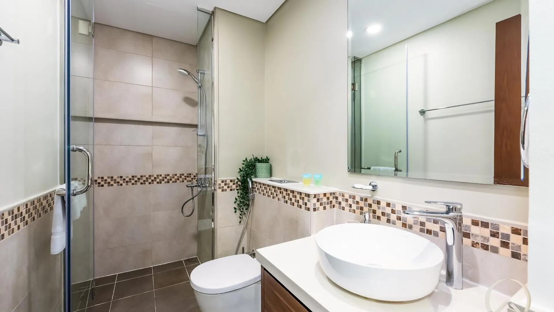 Oraya - Canal-Side Comfort Close Burj Khalifa & Dubai Mall Apartment