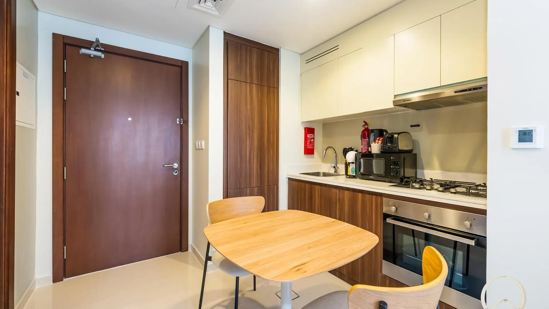 Oraya - Canal-Side Comfort Close Burj Khalifa & Dubai Mall 0*,